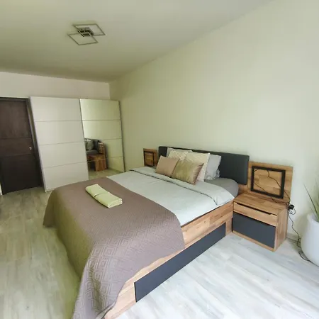 Deluxe Opera 3 Apartment *