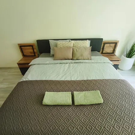 Apartment Deluxe Opera 3